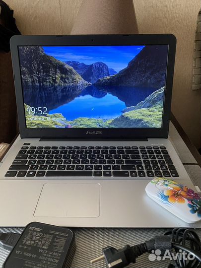 Ноутбук asus R556Q