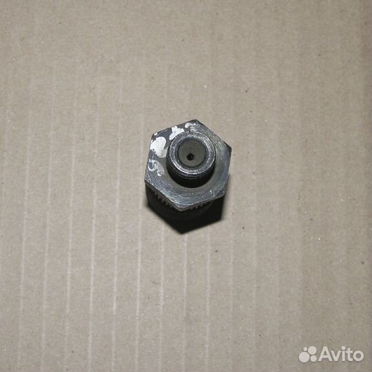 Штуцер секции тнвд