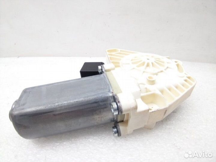 Моторчик стеклоподъемника передний левый