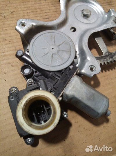 Стеклоподъемник передний левый Toyota Corolla 150