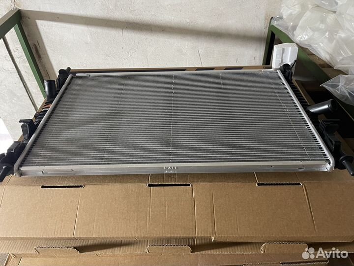 Радиатор охлаждения Форд Транзит 2.2 14