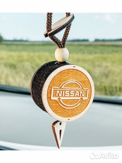 Подвеска диск 3D белое дерево Nissan