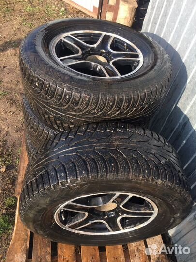 Зимняя резина 285 65 17