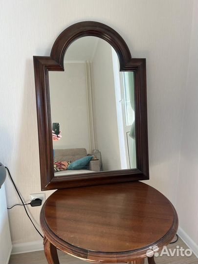 Зеркало настенное в деревянной раме массив