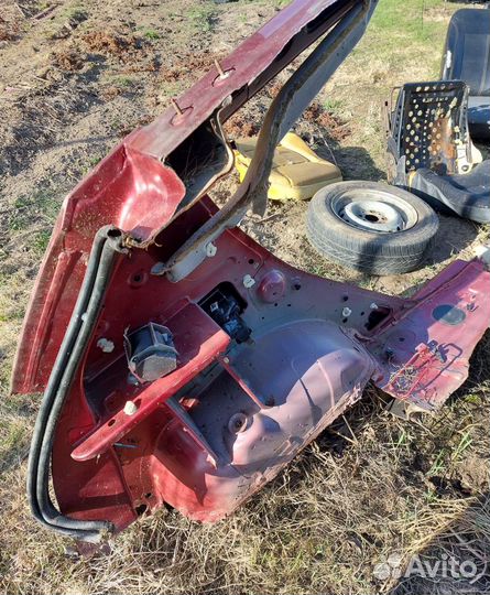 Задняя левая четверть,крыло рено сандеро 1