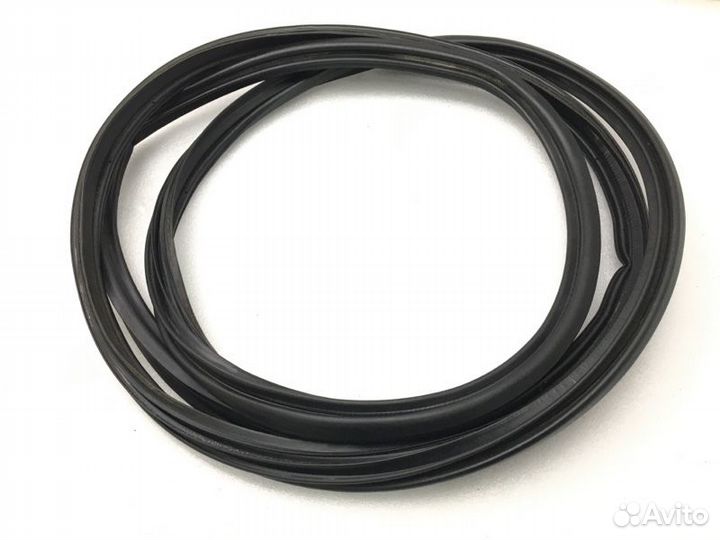 Уплотнитель багажника Toyota Alphard H10 2.4 2006