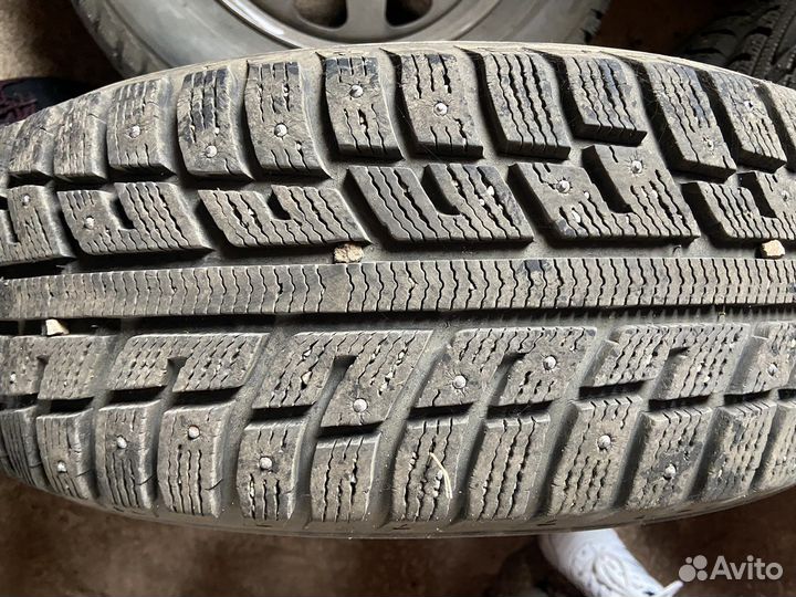 Marshal I'Zen Stud Snow KW11 215/65 R16 98