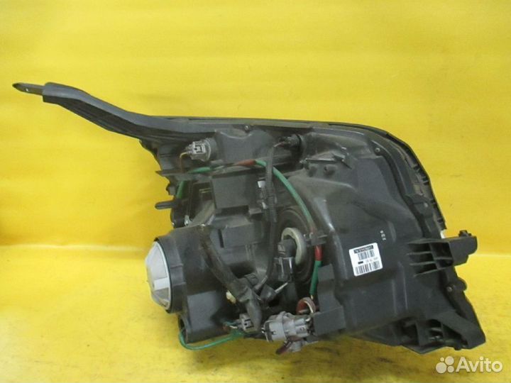 Фары Toyota Voxy zrr70w