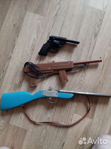 Детский игрушечный пистолет