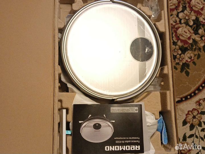 Робот пылесос redmond RV-R 500