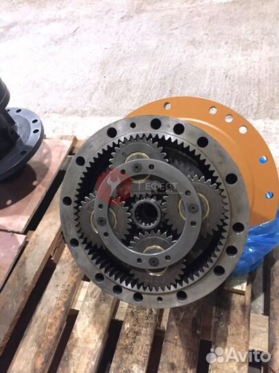 Поворотный редуктор Hyundai R290LC-9 31Q8-11141