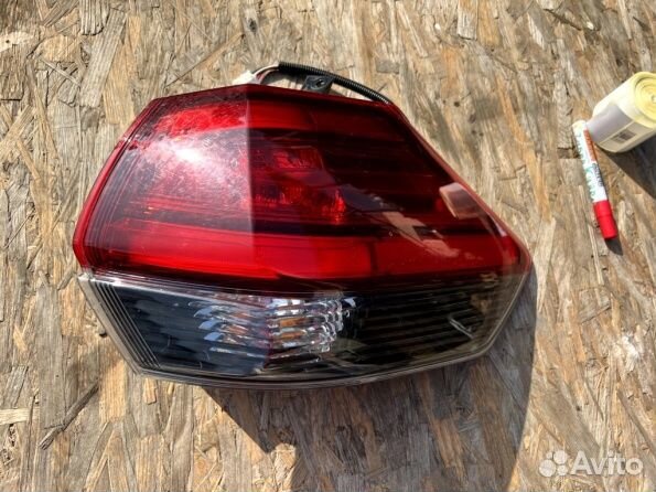 Nissan X-Trail T32 правая фара в крыло