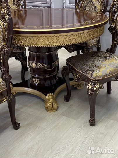 Стол и стулья в гостиную. В наличии