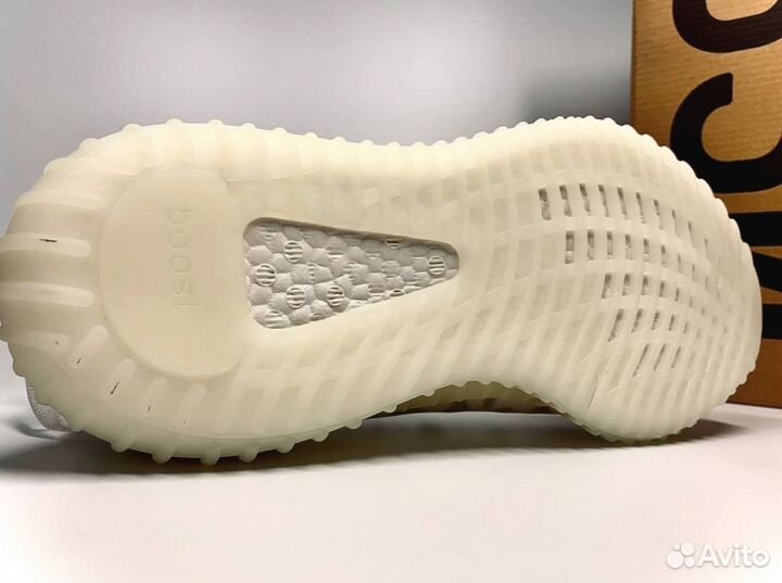 Кроссовки adidas yeezy boost белые