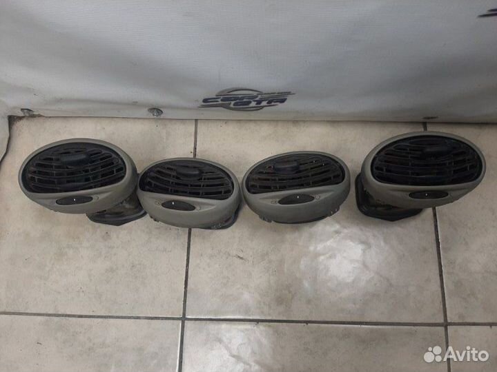 Дефлектор воздушный Ford Focus 1 YS4E 2001