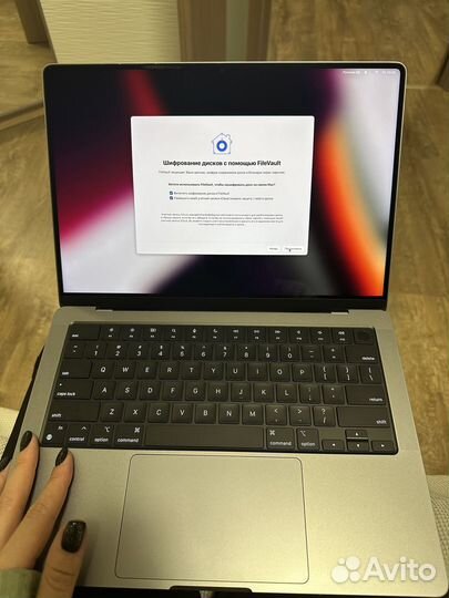 Apple Mac book 14 Pro M1 space gray