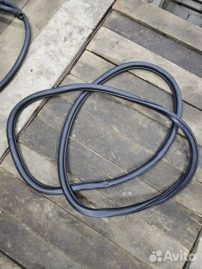 Уплотнитель двери cadillac escalade