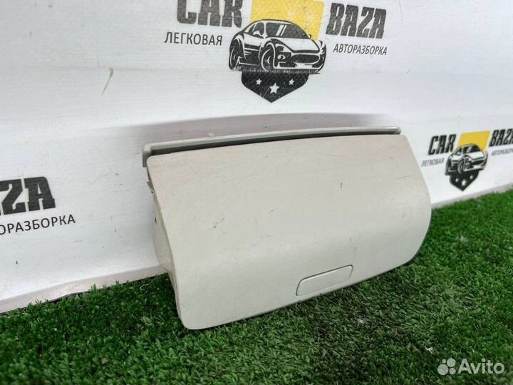 Вещевой ящик Volkswagen Passat