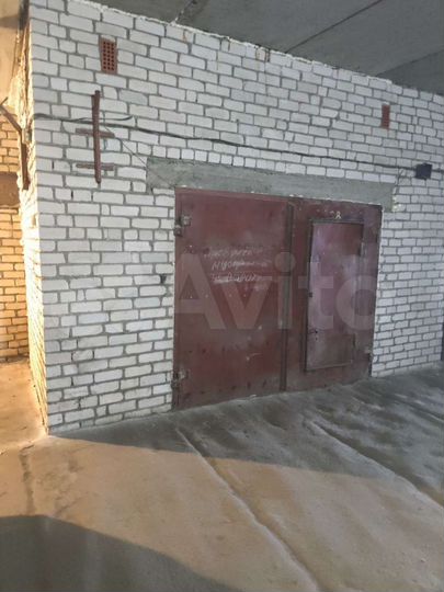 Гараж, > 30 м²