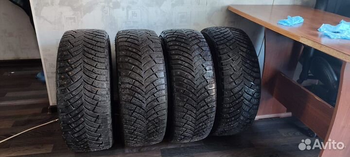 Michelin X-Ice North 4 235/45 R18