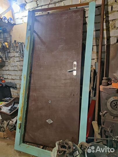 Дверь входная железная