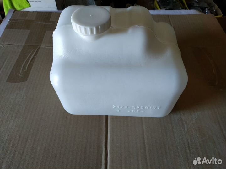 Бачок омывателя Шеви Нива