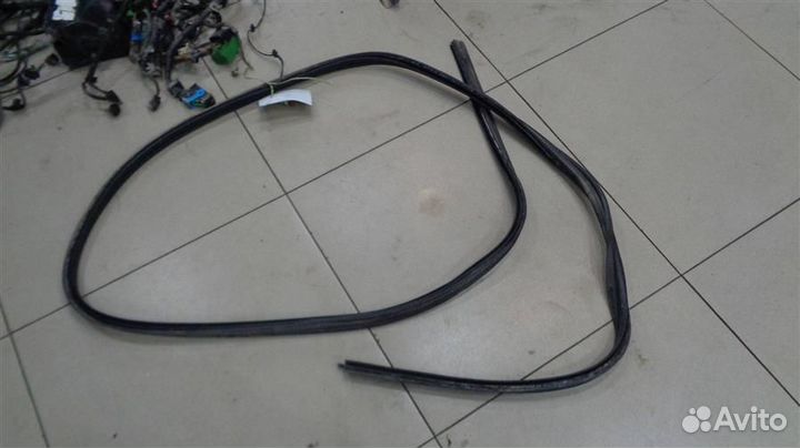 Уплотнитель двери багажника Ford Focus 2 2004-2008