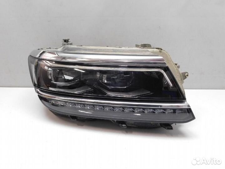Фара правая Volkswagen Tiguan