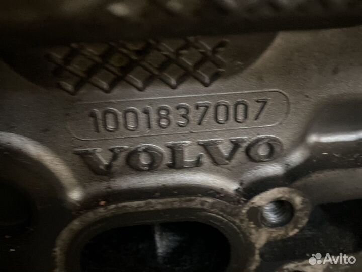 1001837007 Volvo S 60,S 80 головка блока цилиндров