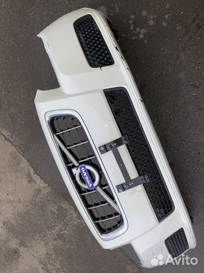 Бампер передний Volvo V70 P2 BW