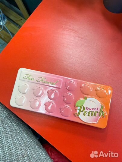 Палетка теней too faced