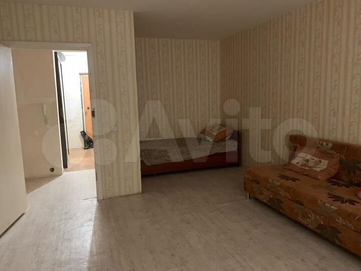 3-к. квартира, 100 м², 1/10 эт.