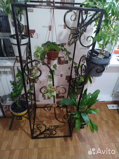 Кованная подставка для цветов