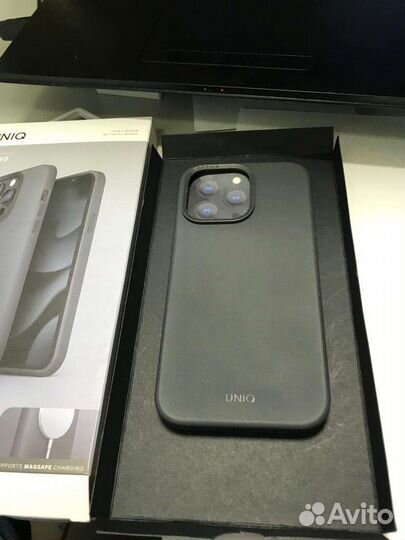 Чехол iPhone 13 pro MagSafe Uniq Lino