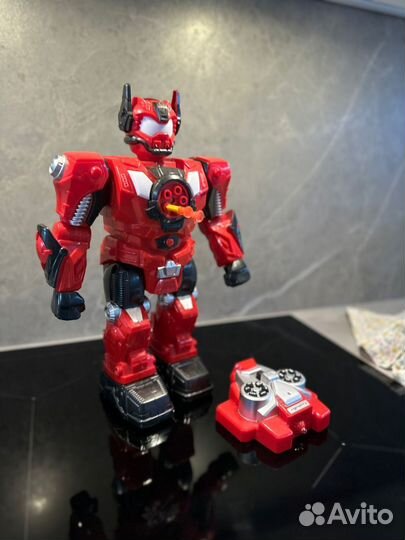 Интерактивный робот на пульте управления