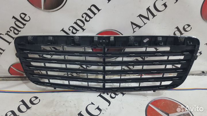 Решетка капота на Mercedes-Benz W211