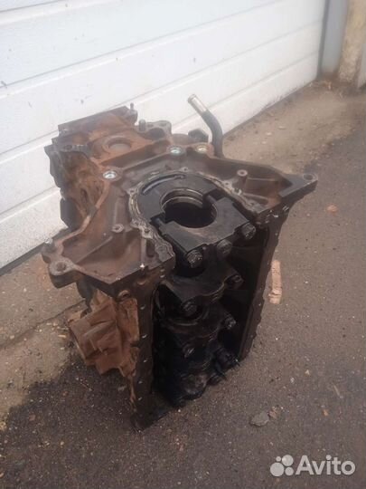 Блок цилиндров Тойота Авенсис 2.0 дизель 1CD