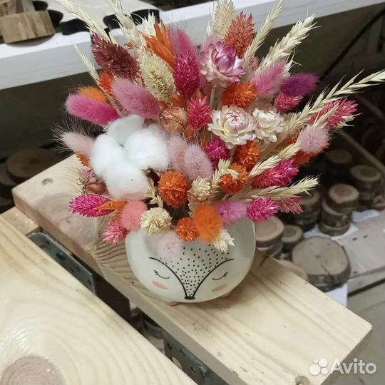 Кашпо с сухоцветами