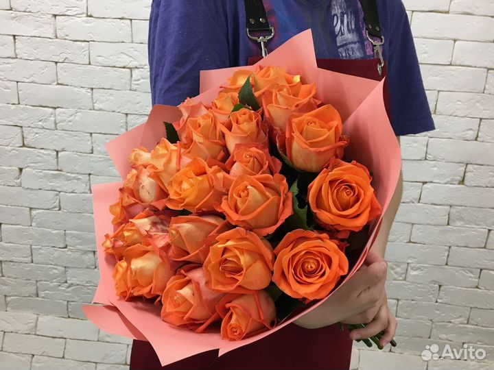 25 оранжевых роз (40 см) в матовой пленке