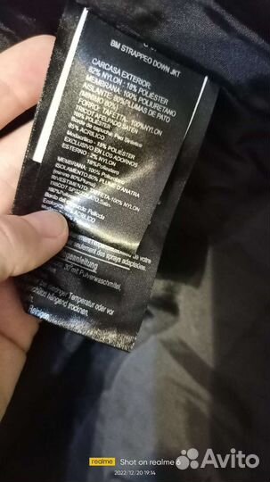 Красивый яркий пуховик