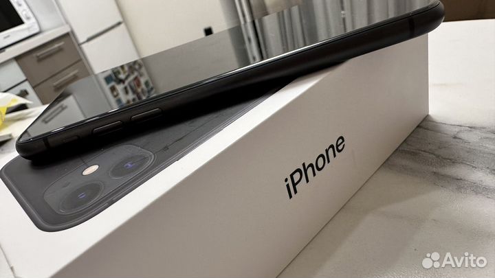 Телефон iPhone 11