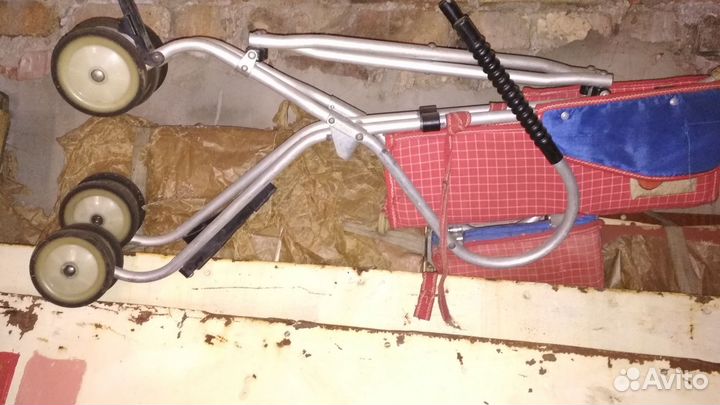 Детская складная коляска