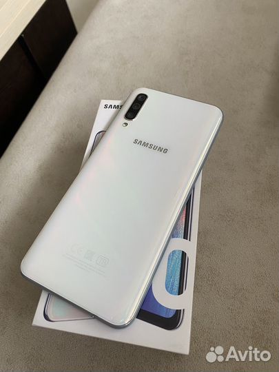 Samsung Galaxy A50, 4/64 ГБ