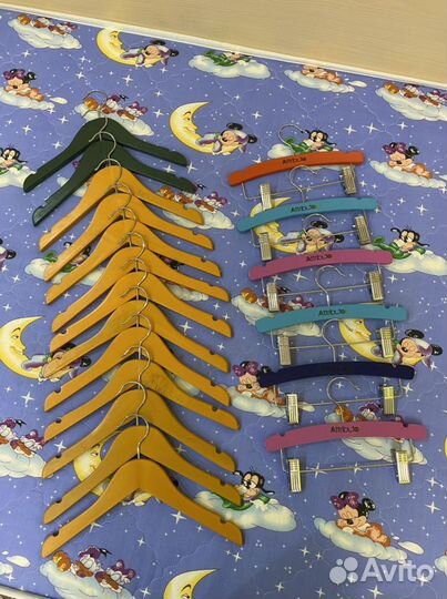 Вешалки детские деревянные