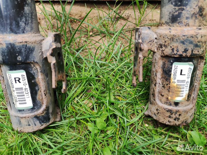 Стойки на Toyota rav4