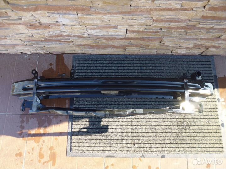 Шкода Октавиа А5 усилитель переднего бампера