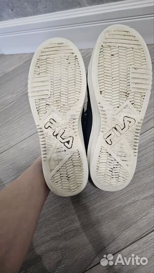 2 пары кроссовок