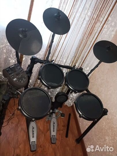 Электронные барабаны Alesis nitro mesh kit