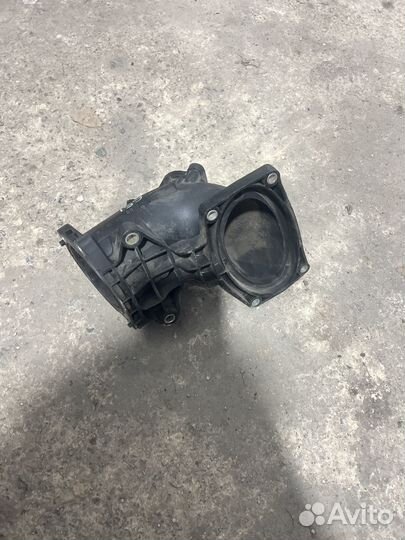 Патрубок впускного колектора Mercedes om651