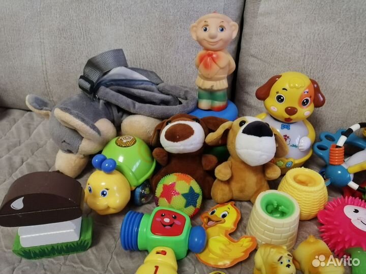 Развивающие игрушки для малышей пакетом